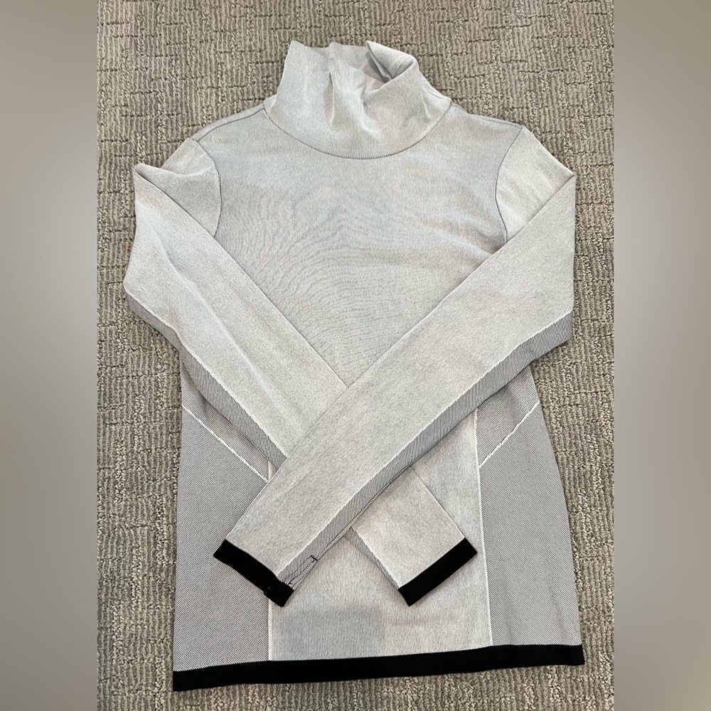 GAIAM Light Gray Long Sleeve Workout Tee